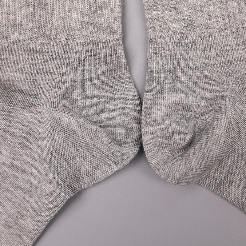 Puha fonott selyem nylon ammóniával borított 2 vízszintes csíkkal és megerősített, kézzel varrott női zokni WSD1536