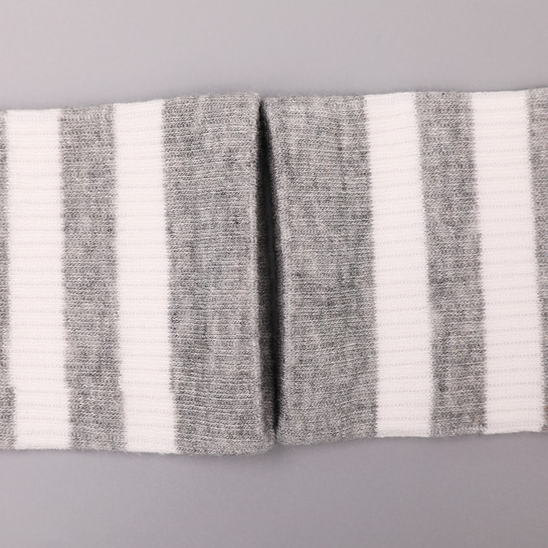 Puha fonott selyem nylon ammóniával borított 2 vízszintes csíkkal és megerősített, kézzel varrott női zokni WSD1536