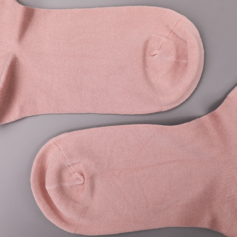 Puha fonott selyem nylon ammóniával borított 2 vízszintes csíkkal és megerősített, kézzel varrott női zokni WSD1536