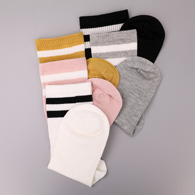 Puha fonott selyem nylon ammóniával borított 2 vízszintes csíkkal és megerősített, kézzel varrott női zokni WSD1536